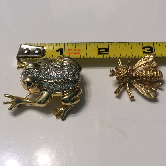 Rhinestone Frog & Bee brooch pin gold tones - Picture 1 of 7